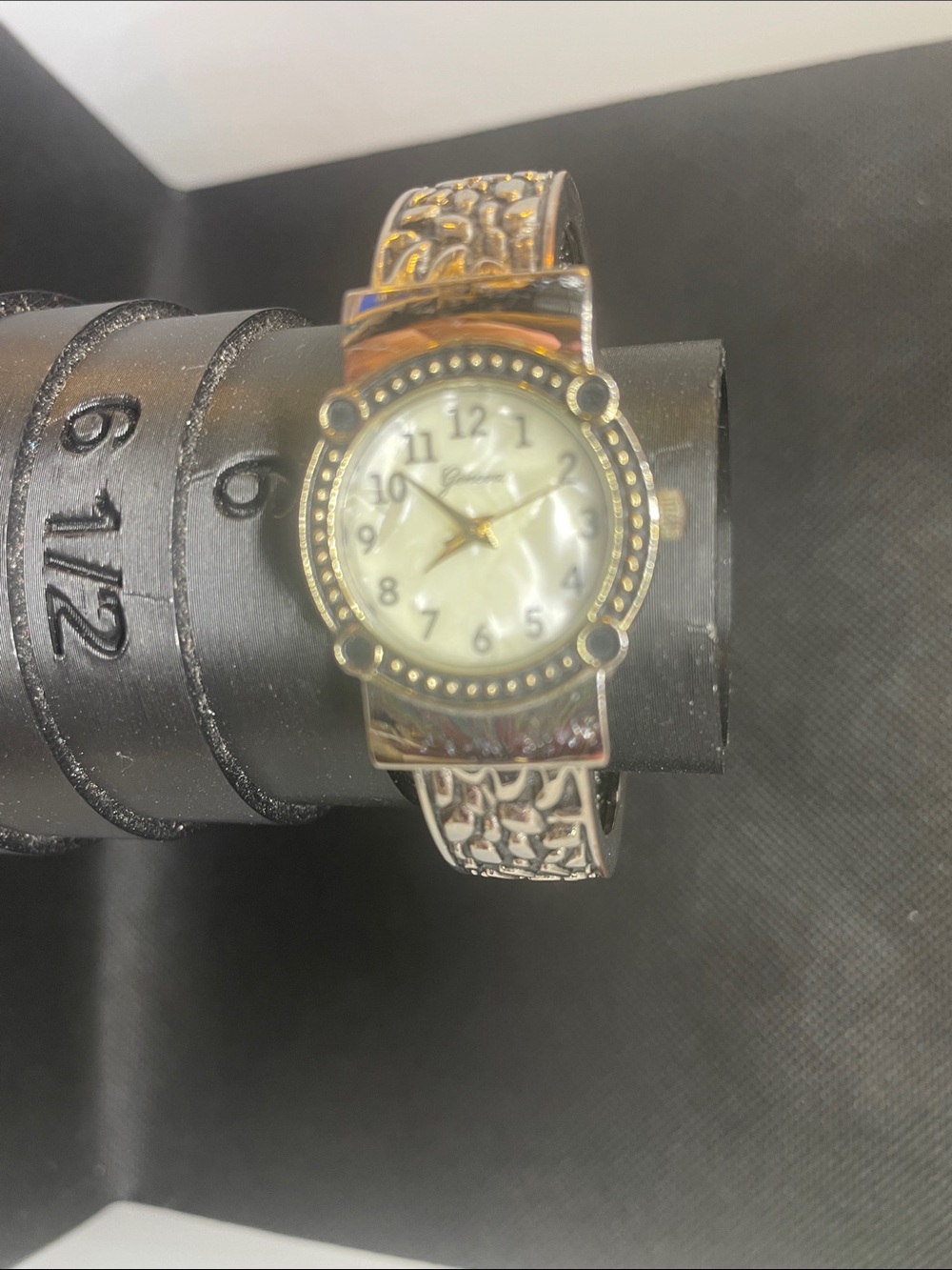 Geneva Ladies Watch mother of pearl face hinged band new battery unused